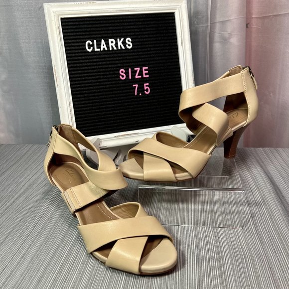 Clarks NUDE Florine Sashae Leather Sandal: Size 7.5 - Picture 4 of 14